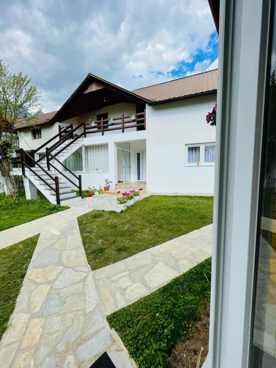 Bujtina Arlindi Bed & Breakfast Valbone Exterior photo